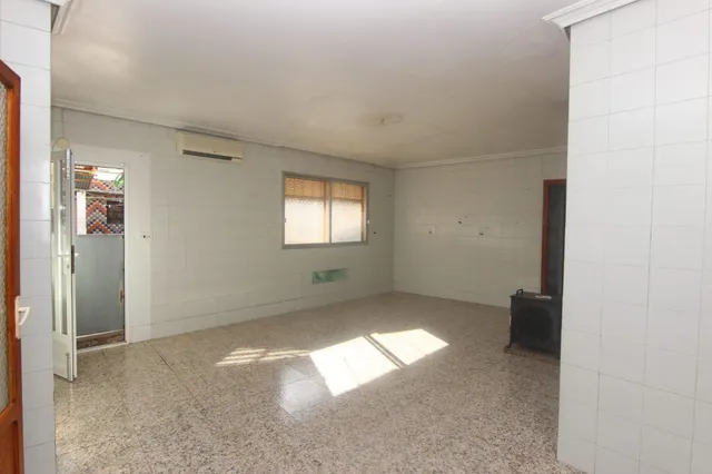 PLANTA BAJA , 350 METROS , PATIO AMPLIO , GRAN OPORTUNIDAD — 29
