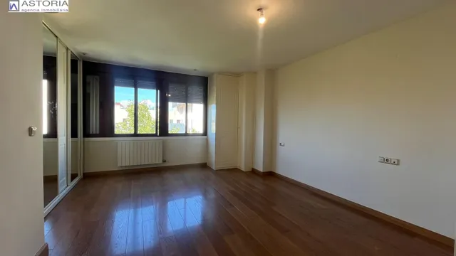 Piso sin amueblar con plaza de garaje junto a los Mondragones — 6