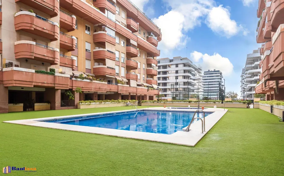 PISO EN ALQUILER SIN MUEBLES EN PARQUE OESTE | GRAN TERRAZA | PISCINA | PÁDEL | GARAJE