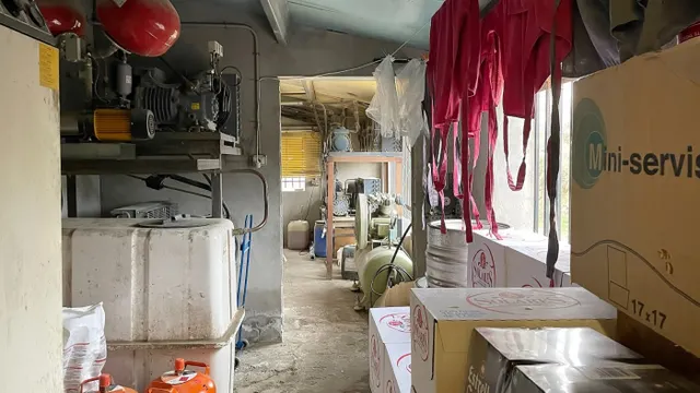 Venta de restaurante y fábrica de embutidos — 36