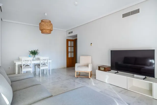 MAGNÍFICO PISO DE 4 DORMITORIOS CON GARAJE, PISCINA Y PÁDEL EN MAIRENA DEL ALJARAFE — 7