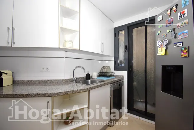 Seminuevo con piscina, garaje, trastero y terraza cerca del mar — 9