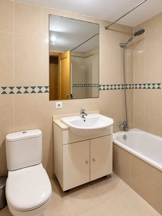 Amplio y moderno piso en Alicante, zona Paus con piscina y parking — 8