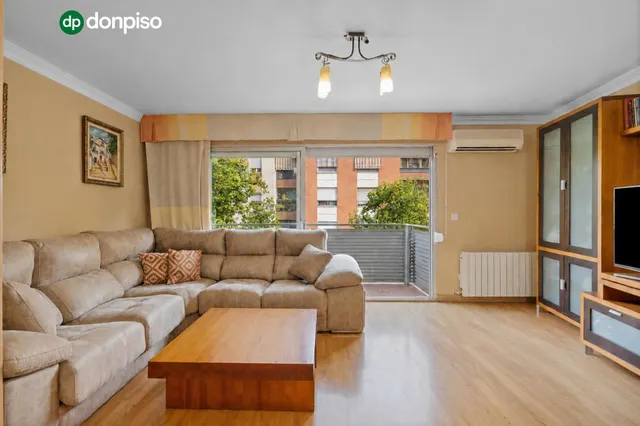 EN VENTA ATICO DÚPLEX CON GRAN TERRAZA JUNTO ESTACIÓN DE AUT - foto 4