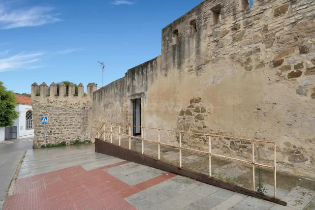 Villa única integrada en la muralla medieval del centro hist - foto 3