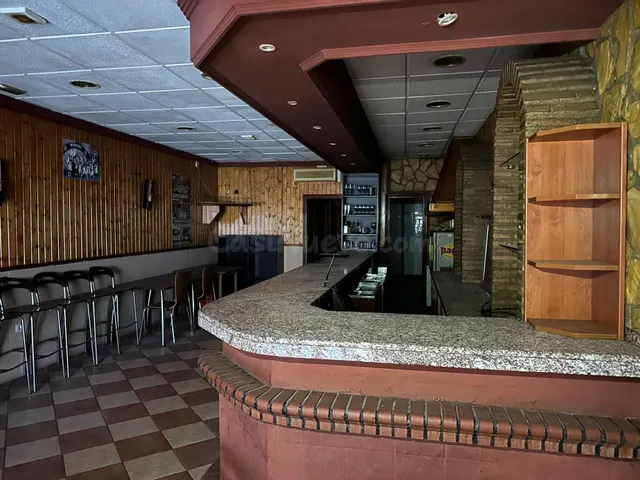 Amplio Local Comercial en Venta en el centro de Armilla (BAR