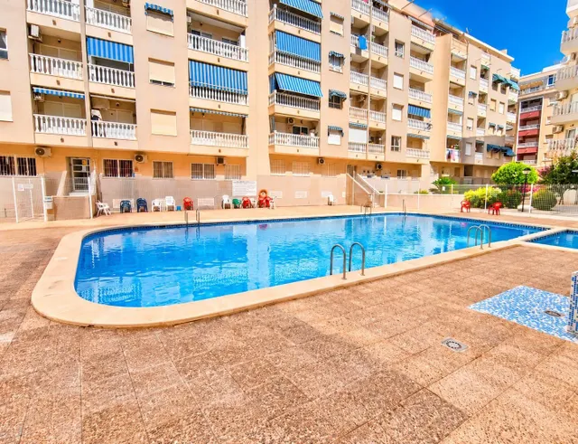 Estudio con zona de dormitorio extra y piscina