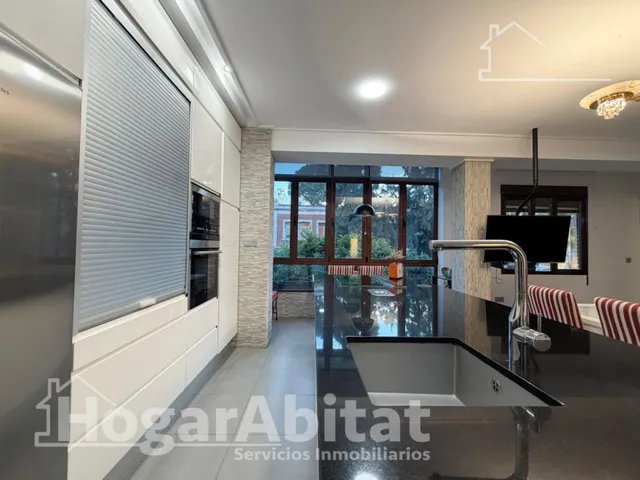 Reformado con patio cerca de la playa — 32