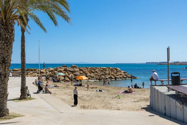 APARTAMENTO DE 3 DORMITORIOS 1 BAÑO 1 ASEO EN TORREVIEJA (PLAYA DEL CURA) — 41