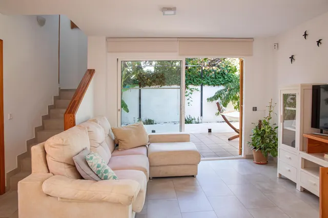 Encantadora vivienda unifamiliar con patio privado, piscina y vistas al mar en Cala Millor. — 11