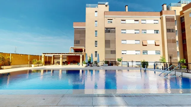 PISO DE RECIENTE CONSTRUCCIÓN CON AMPLIA TERRAZA, PISCINA, GARAJE Y TRASTERO — 39