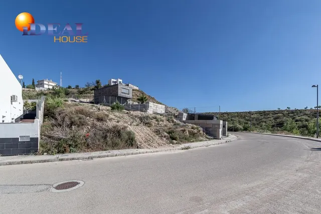 SOLAR URBANO EN ALTOS DE LA ZUBIA CON MAGNÍFICAS VISTAS — 5