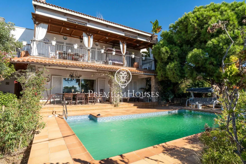 Casa independiente con piscina y jardín en Vallpineda