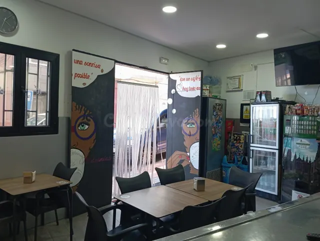 Cafetería/Bar se traspasa - foto 4