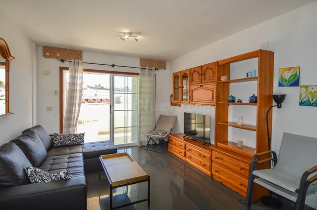 Apartamento de 3 dormitorios con vistas al mar en Amadores - foto 3