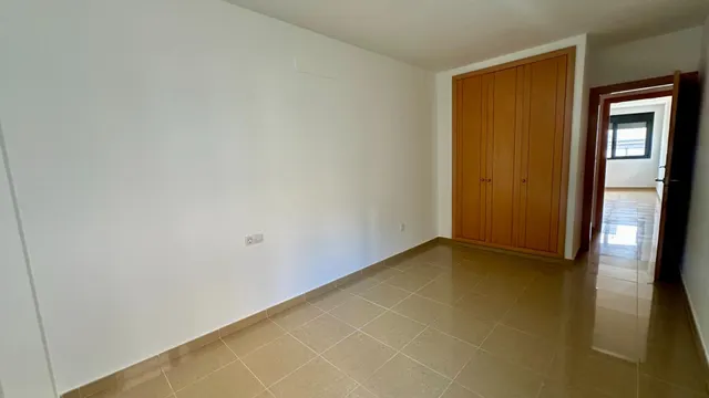 Piso exterior de 3 dormitorios y 2 baños con garaje y trastero en Avenida Buenos Aires. — 13
