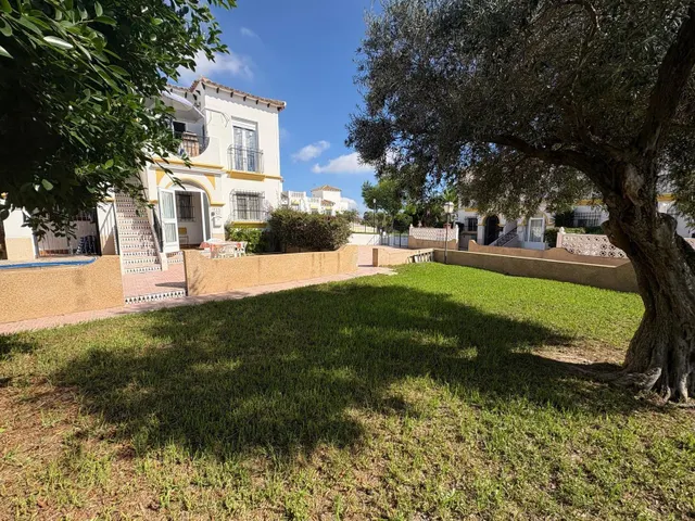 Bungalow planta baja en urb. mirador del mediterráneo con jardin esquina y piscina comunitaria — 26