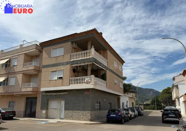 ESPECTACULAR CASA ESQUINERA PARA ENTRAR A VIVIR, CON DOS VIV