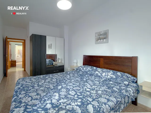 Encantador apartamento tipo bungalow con amplia terraza y licencia turística + Piscina comunitaria + Amplio patio — 25
