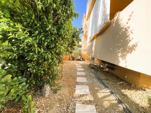 Villa en venta en Nueva Andalucía, Marbella, con vistas al mar y cerca de Puerto Banús — 7