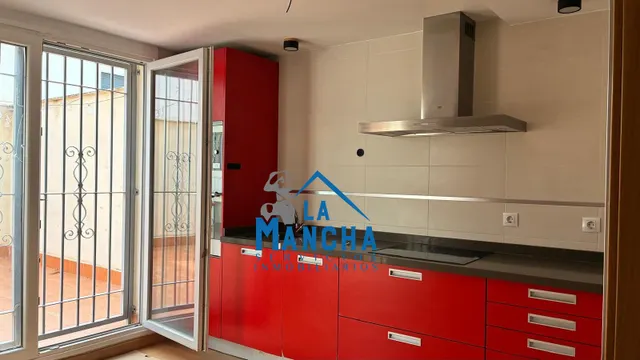 INMOBILIARIA LA MANCHA VENDE ADOSADO EN BARRIO MEDICINA. — 8