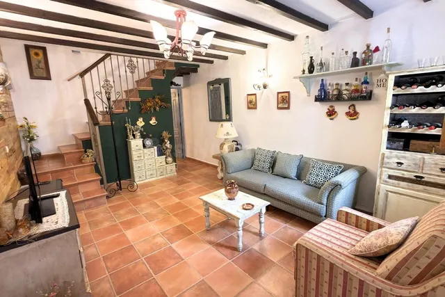 ## Elegante Casa de Pueblo Reformada en el Histórico Balnear