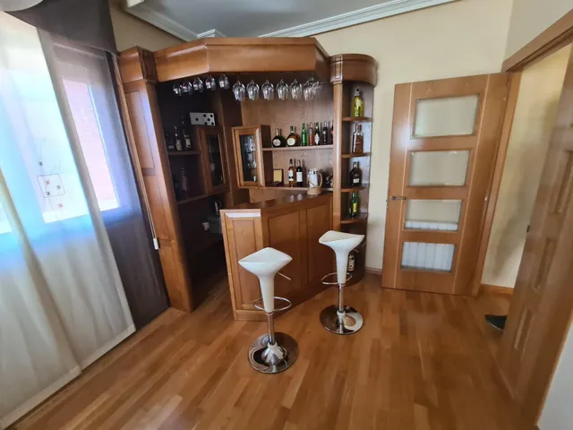 Se vende amplísimo apartamento, amueblado y equipado, cocina - foto 4