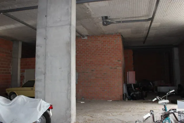 Amplio Local Comercial en La Rosaleda de 670 m2 para Alquilar — 3