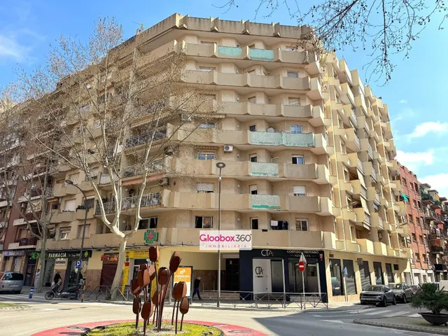 Amplio piso de 126 m2 con 5 habitaciones, terraza y ascensor - foto 3