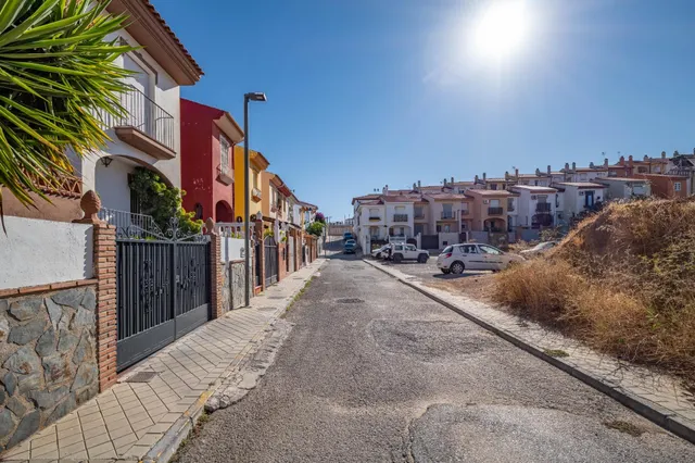 SOLAR RESIDENCIAL EN OTURA — 21
