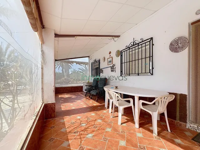 Finca rústica con 2.404 m2 de terreno a solo 700 m del mar — - foto 3