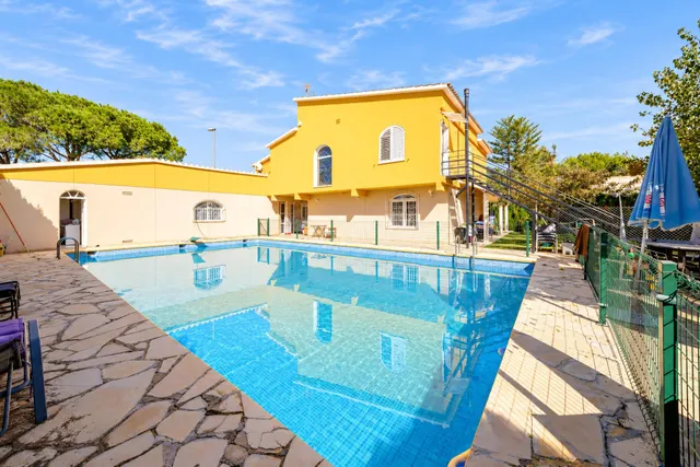 Exclusivo chalet con piscina, gran parcela y apartamento para invitados a menos de 200 metros de la playa — 10