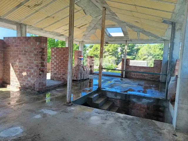Casa en construcción con muchas posibilidades — 9