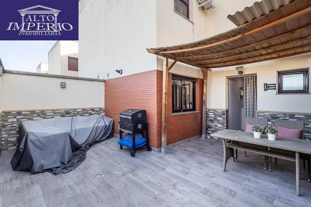 Amplia casa de 182 m2 con patio, gran sótano y a menos de 5 minutos del metro — 9