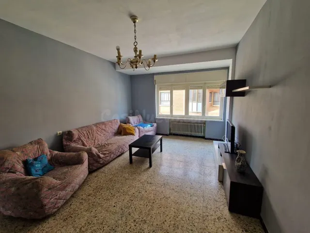 SE VENDE AMPLIO PISO DE TRES habitaciones EN VALENCIA DE DON - foto 4