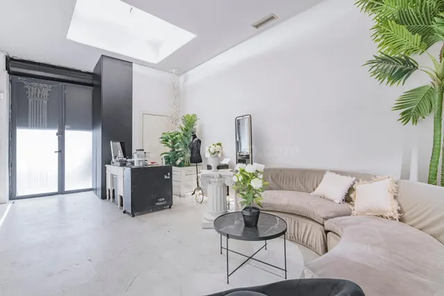 Se vende espectacular espacio comercial reformado en el corazón de Granada — 2