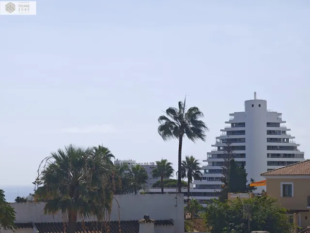 Piso reformado con vistas al mar, terraza y piscina en Benalmádena — 12