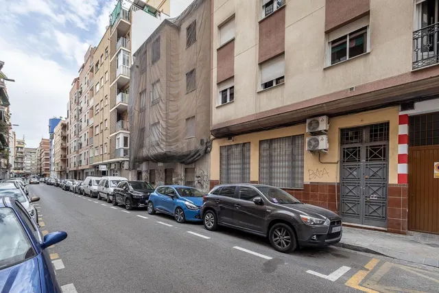 LOCAL COMERCIAL EN ARABIAL JUNTO HIPERCOR — 13