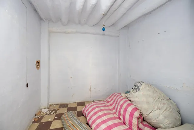 Casa para reformar en el centro de Lanjarón con gran potencial de inversión — 14