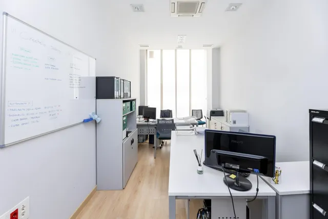 LOCAL COMERCIAL JUNTO AL CAMPUS DE LA SALUD — 13