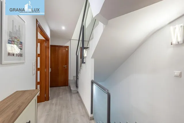 Amplia casa de 182 m2 con patio, gran sótano y a menos de 5 minutos del metro — 13
