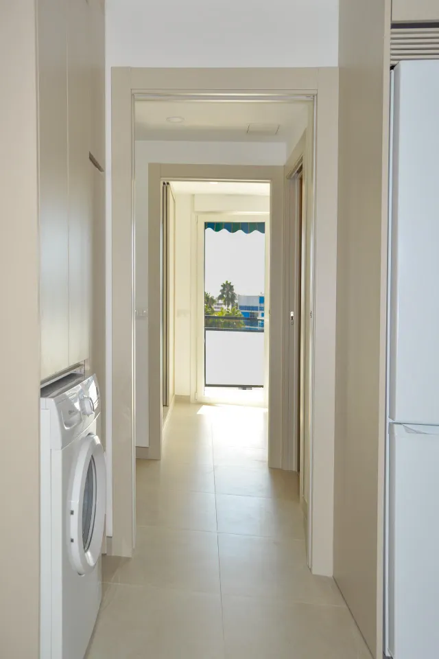 APARTAMENTO CON VISTAS AL MAR, ORIENTACIÓN SUR Y REFORMA DE ALTA CALIDAD — 8