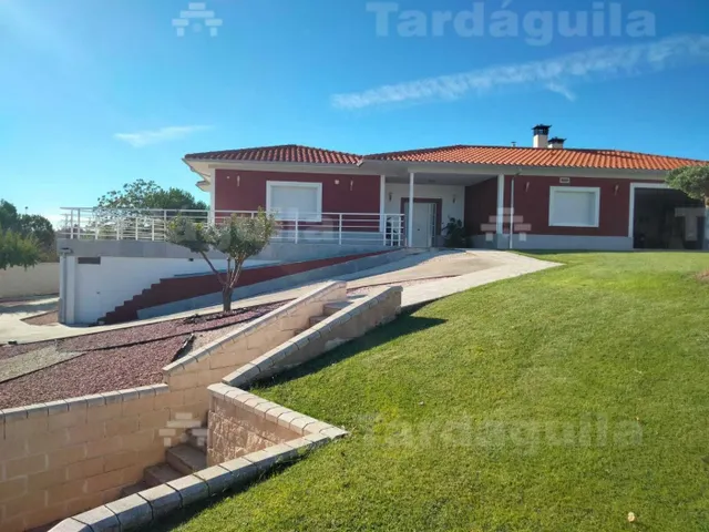 CHALET  INDEPENDIENTE EN URBANIZACION DE VILLAMAYOR