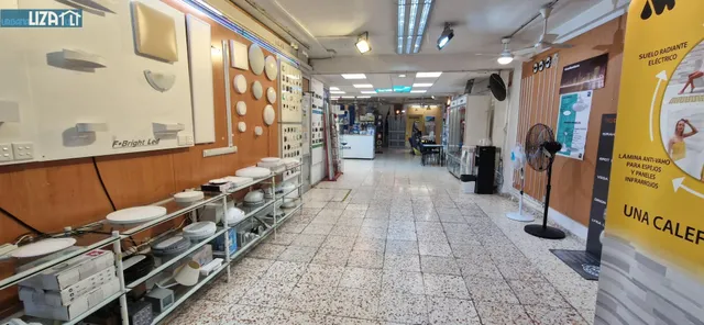 Amplio Local Comercial a Solo 150 Metros de la Playa - Oportunidad Única — 7
