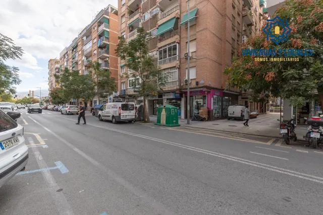 Piso de 3 dormitorios en calle milán, zaidín | muy luminoso y con gran potencial — 33