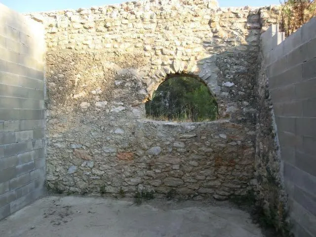 Finca de aprox 67 hectàreas. Con dos casas principales para reformar — 22