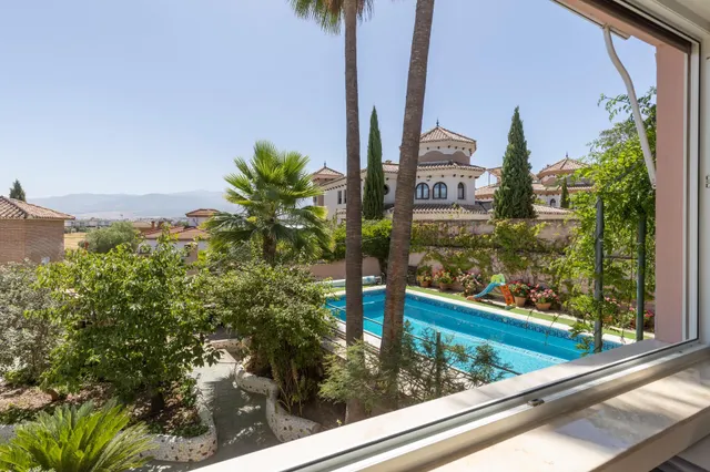 ESPECTACULAR CASA CON PISCINA EN LAS GABIAS — 12