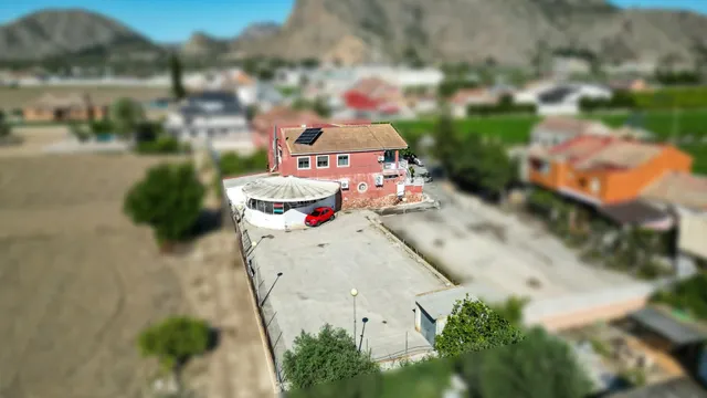 ¡GRAN OPORTUNIDAD DE INVERSIÓN! Casa con negocio hostelero - foto 2