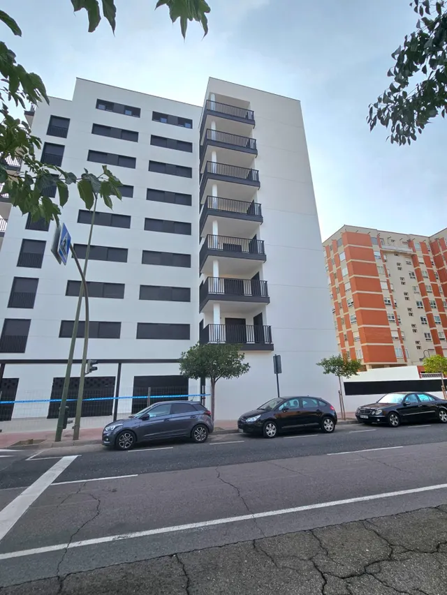 LOCAL COMERCIAL CON DOS TERRAZAS Y DOS PLAZAS DE GARAJE — 6