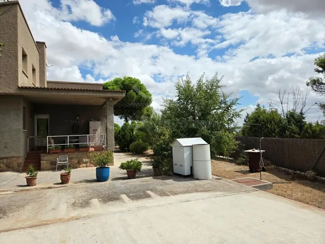 Chalet Independiente en Olias Del Rey — 46